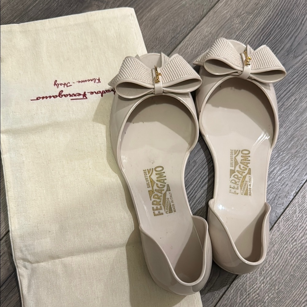 Salvatore Ferragamo Beige Bow Flats
